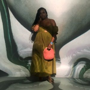 Green OFF shoulder summer dress. 💚